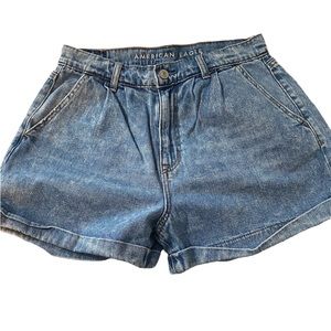 American eagle mom shorts EUC. Size 6